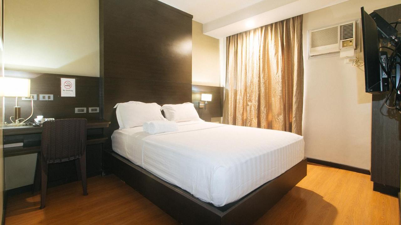 Lorenzzo Suites Hotel Makati City Dış mekan fotoğraf